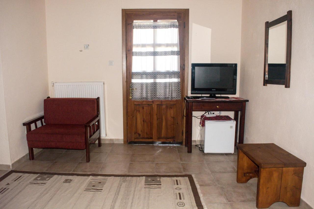 Varnous Hotel Agios Germanos Bagian luar foto