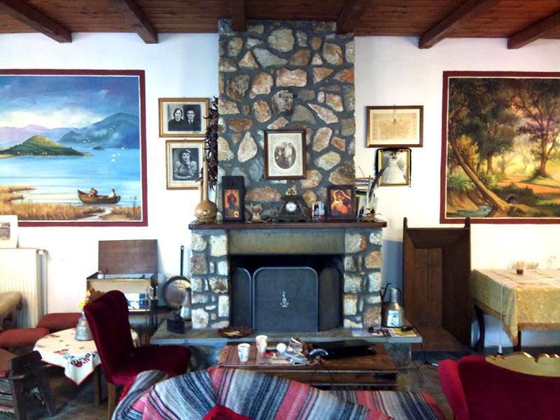 Varnous Hotel Agios Germanos Bagian luar foto